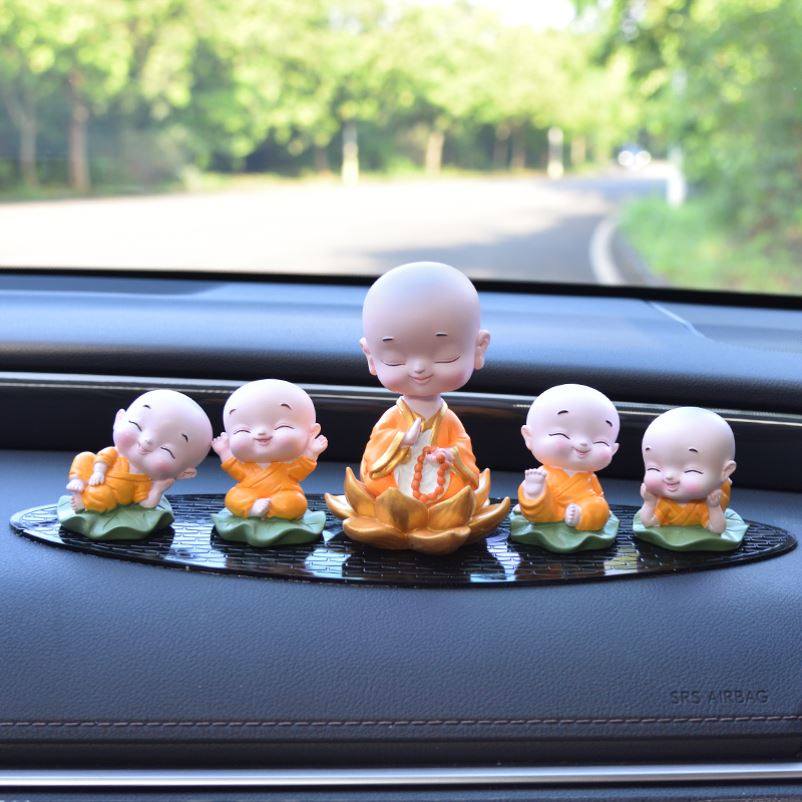 汽车装饰摆件和尚可爱摇头创意车上吉祥物车载中控台车内饰品