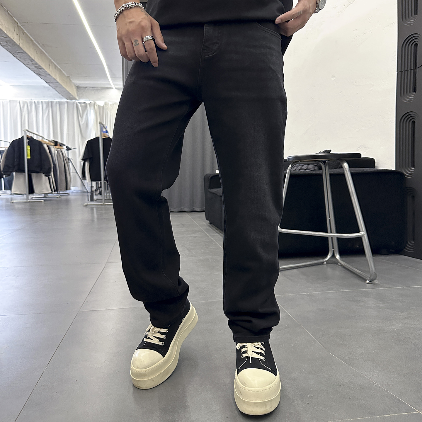 秋款潮流四面弹黑牛小直筒牛仔裤