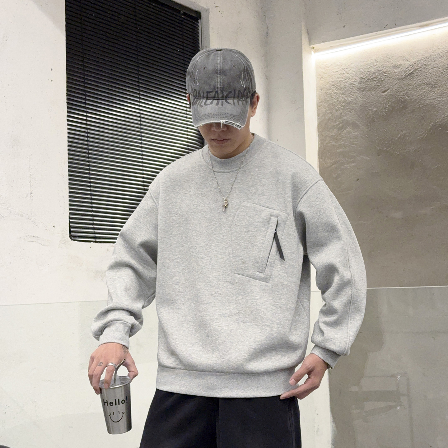 冬季百搭潮流胸前口袋设计卫衣