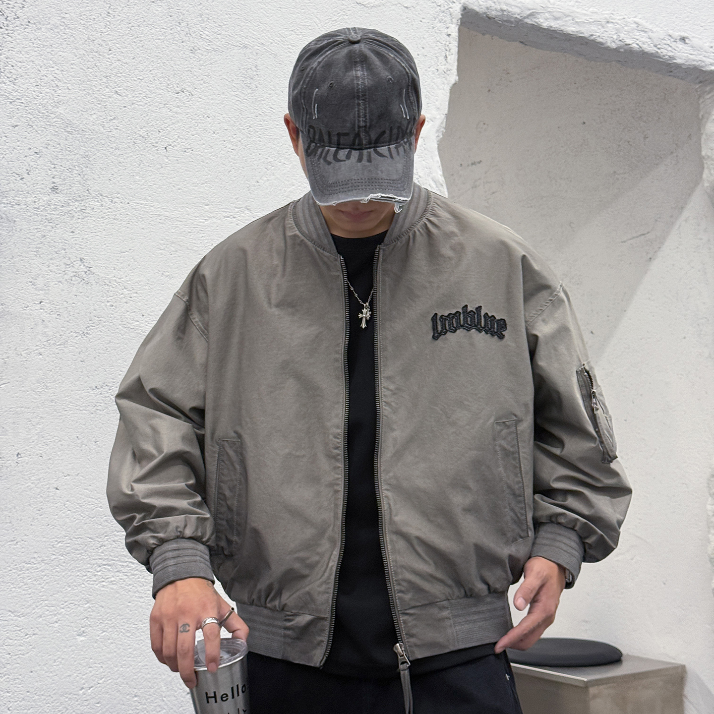 美式风潮流炸街外套男个性棒球领设计个性脏脏灰颜色字母贴布夹克