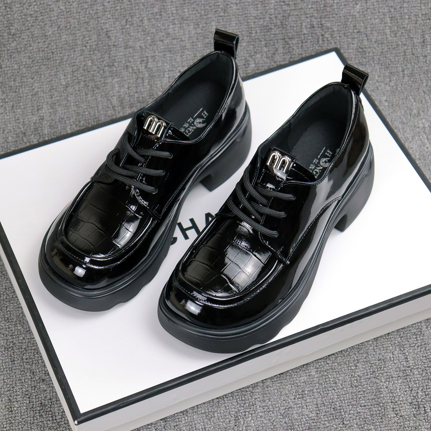 新款漆皮舒适百搭英伦复古乐福鞋