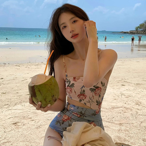 高级感复古连体吊带泳衣女显瘦