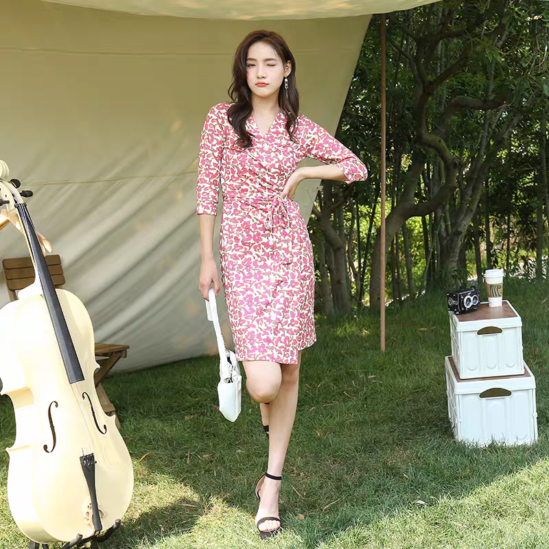 DI DVF2023春夏新款粉色柏树叶子印花绑带裹身裙气质淑女收腰显瘦