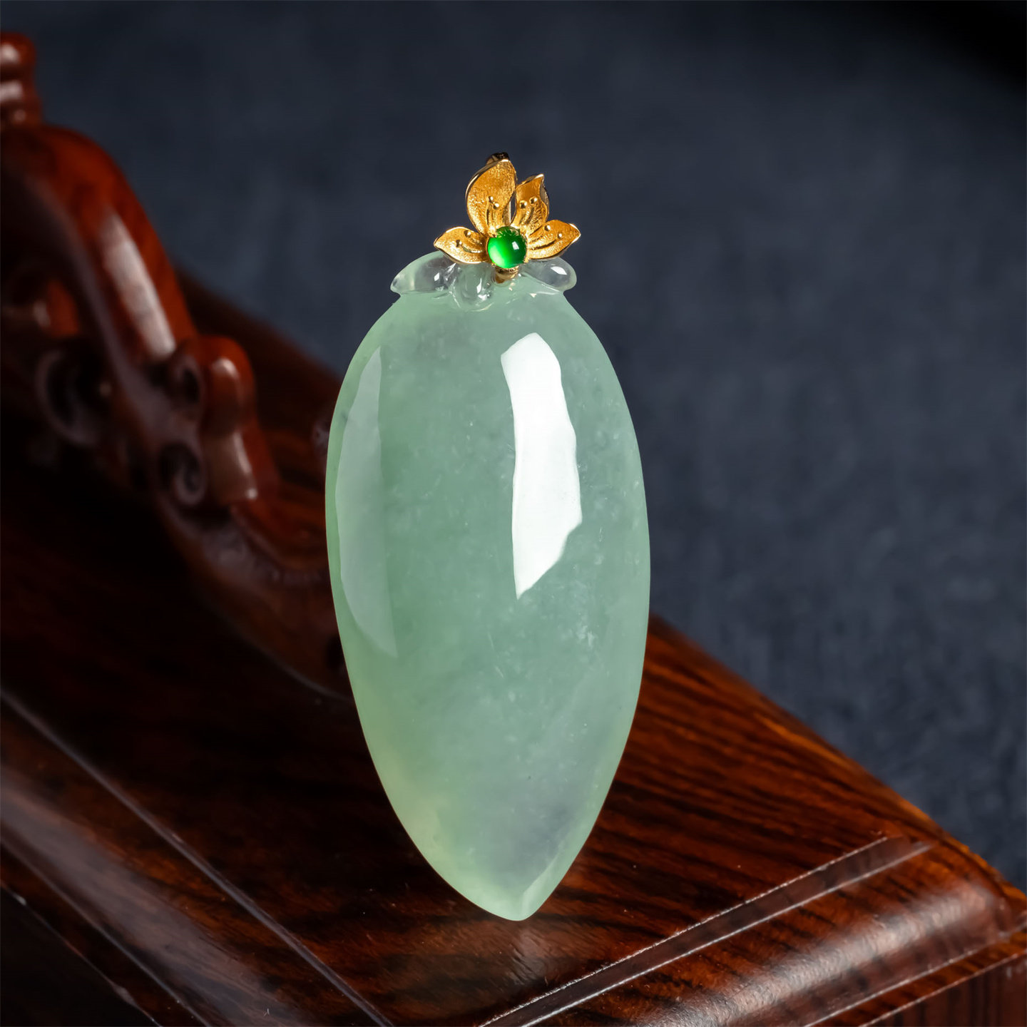 翠贵人18K冰糯浅绿福瓜如意吊坠