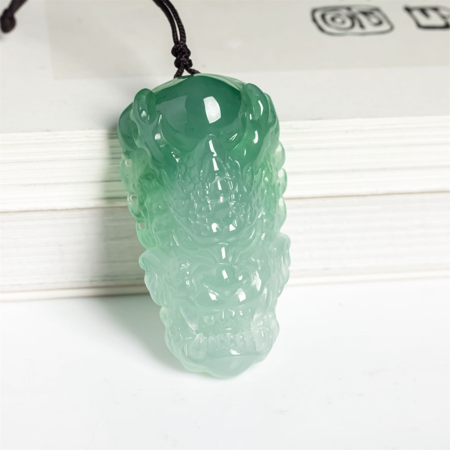 缅甸天然翡翠A货老坑冰糯种阳绿龙牌吊坠男女款生肖龙头冰绿挂件