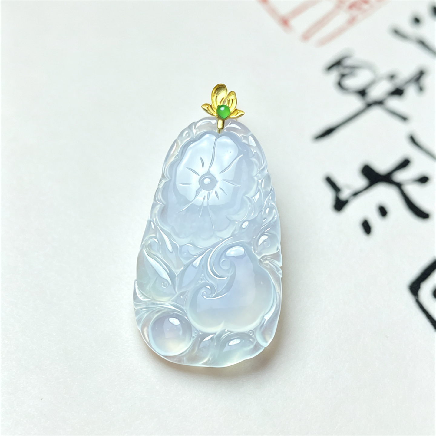 翠贵人冰种荷叶鱼18K金翡翠吊坠