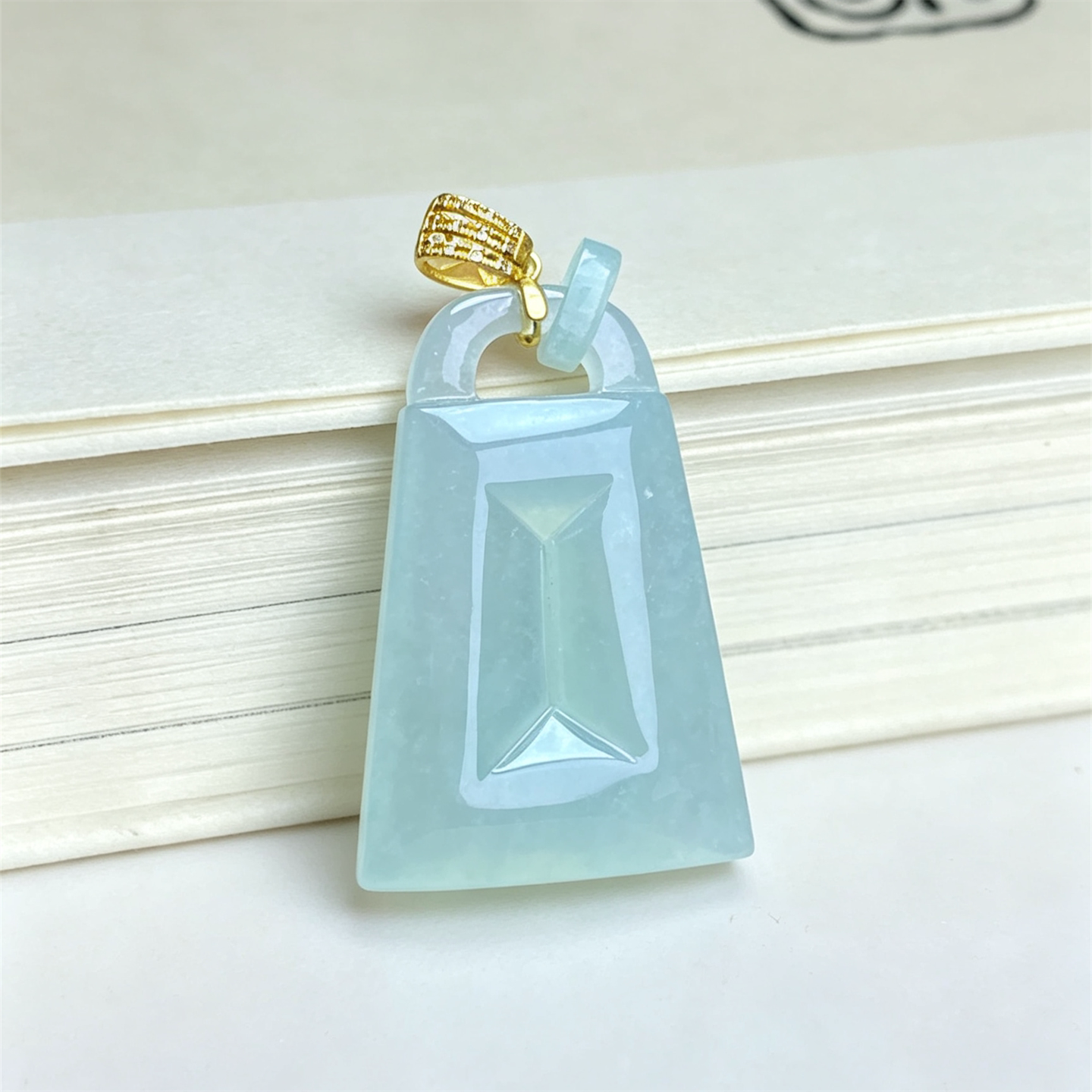 翠贵人18K晴绿方糖吉祥如意吊坠