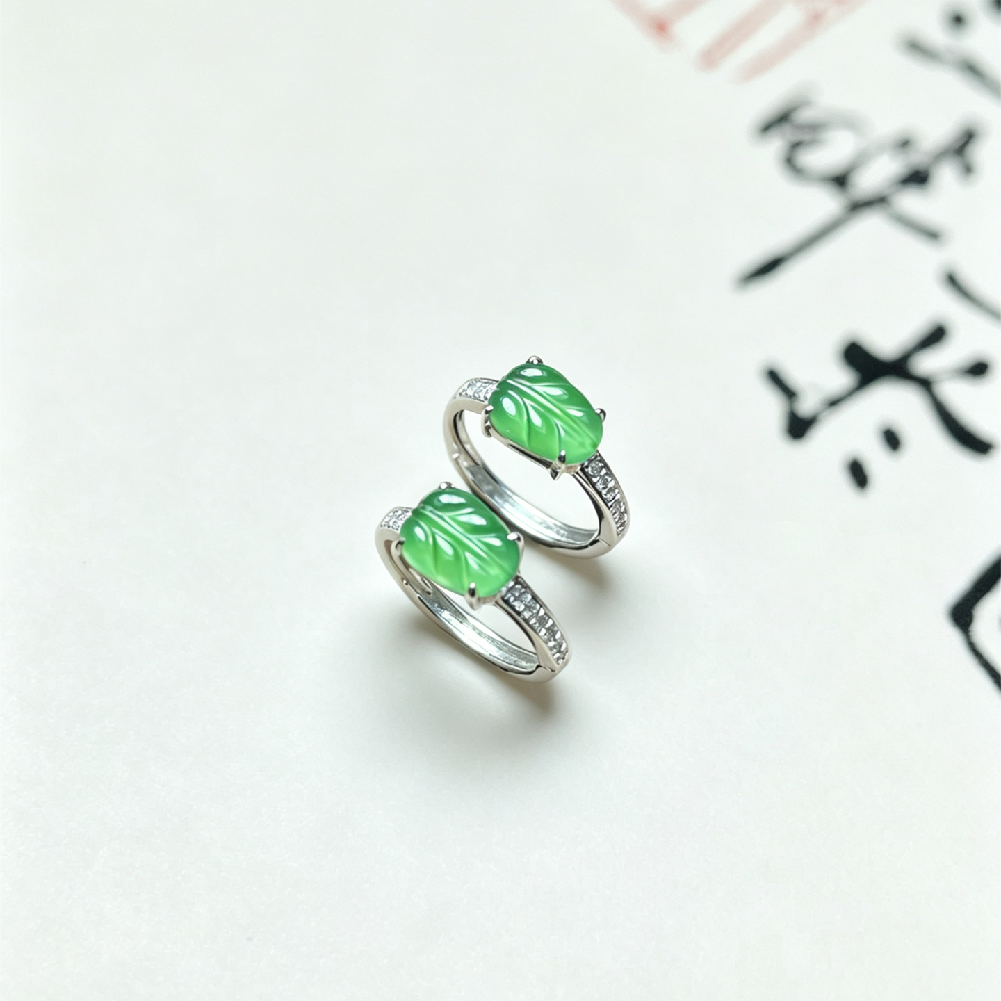 天然翡翠a货冰种满绿金枝玉叶18K耳钉老坑时尚玉叶耳包女款冰绿叶