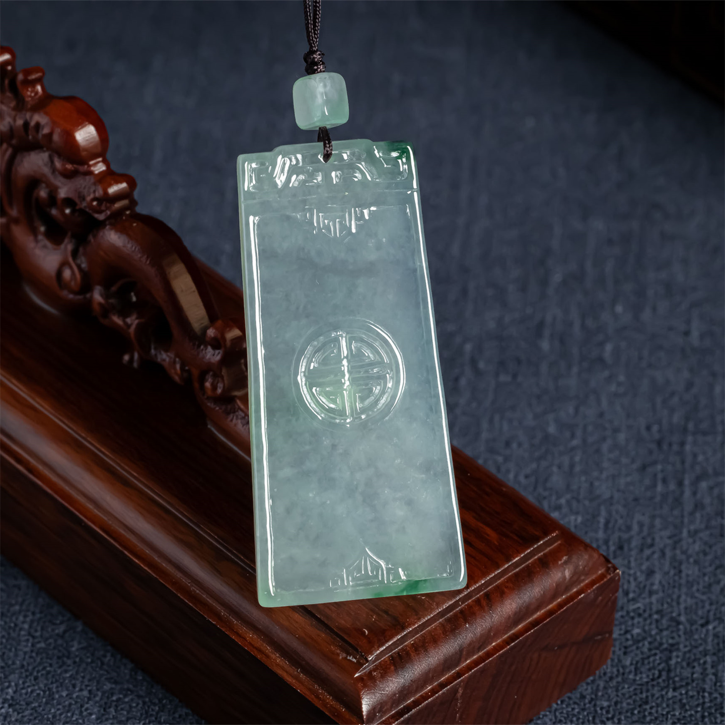 翠贵人冰种飘花平安无事牌吊坠