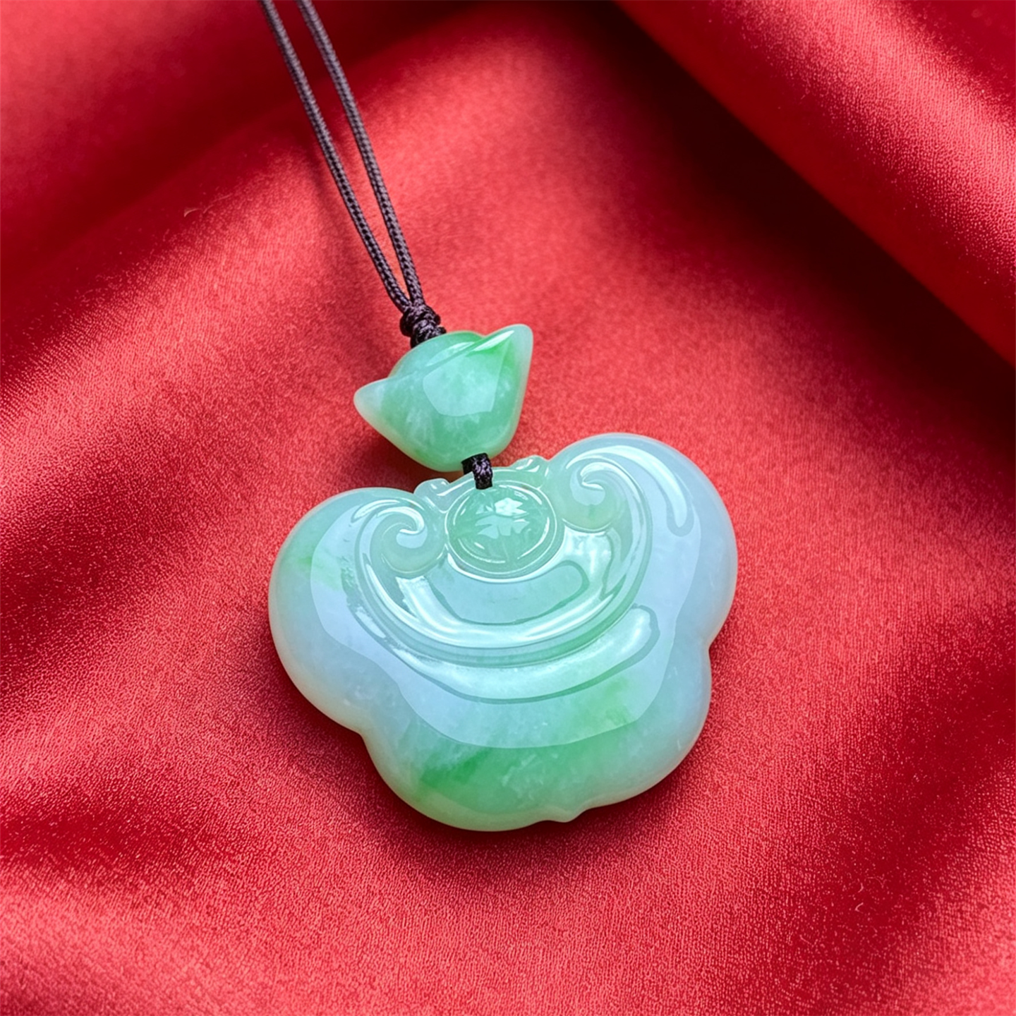 翠贵人冰糯种阳绿吉祥如意吊坠