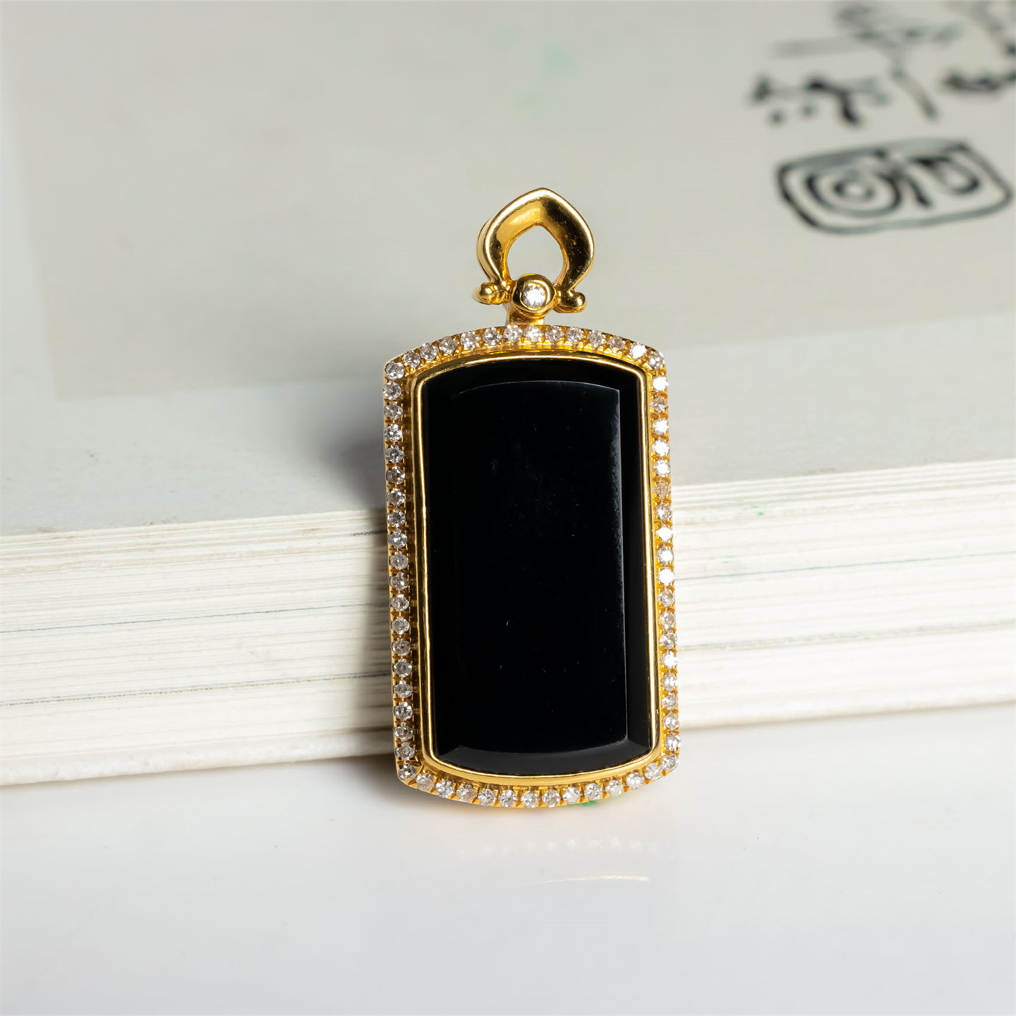 缅甸天然翡翠A货冰种墨翠平安无事牌吊坠18K金一级黑墨翠翡翠挂件