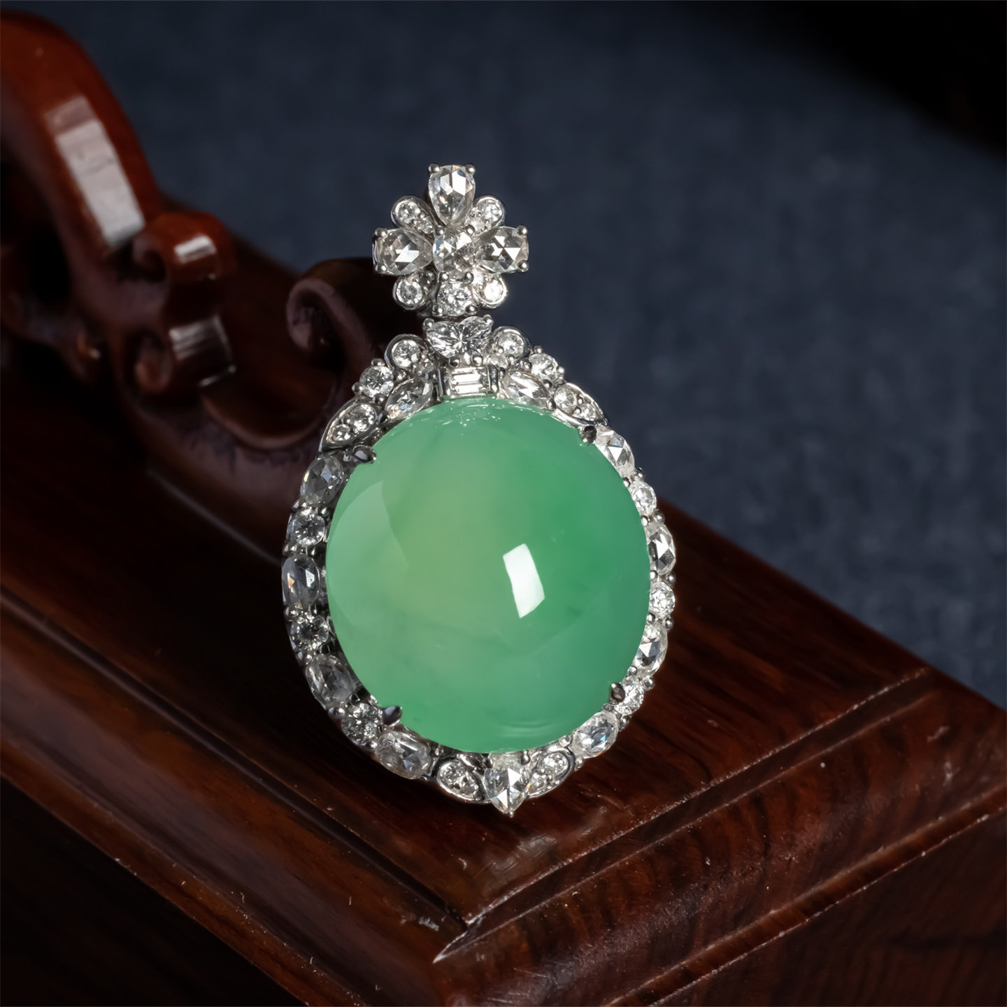 缅甸天然翡翠a货冰种甜阳绿蛋面女款18K金吊坠高档冰绿时尚挂件