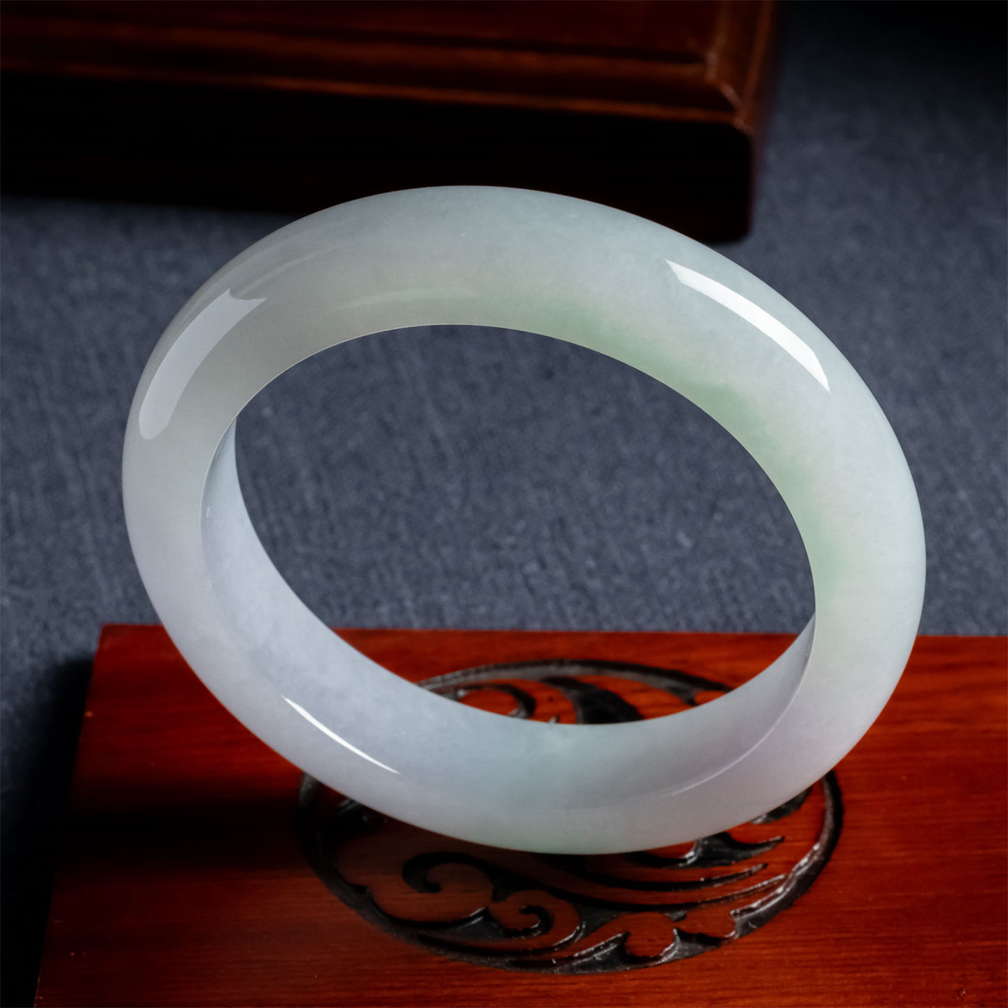 缅甸天然翡翠A货冰种紫罗兰56.5圈口圆镯女款冰紫手镯老坑玉镯子