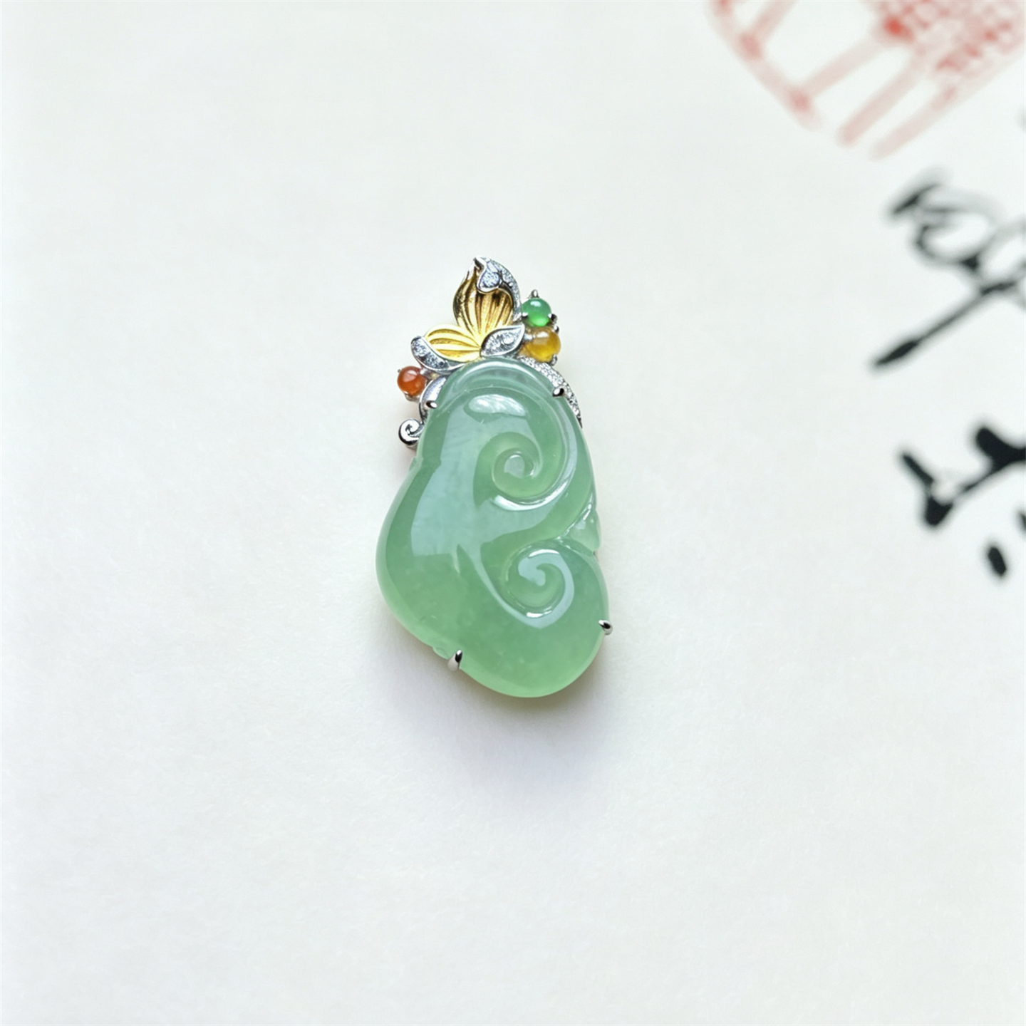 翠贵人冰种阳绿18K吉祥如意吊坠