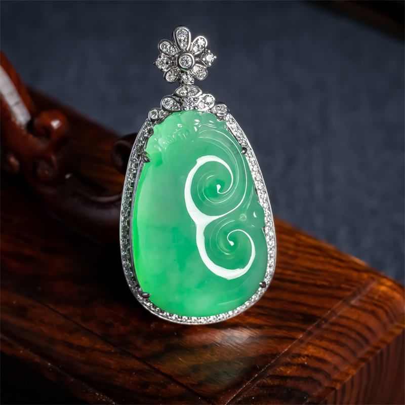 翠贵人18K冰阳绿吉祥如意吊坠