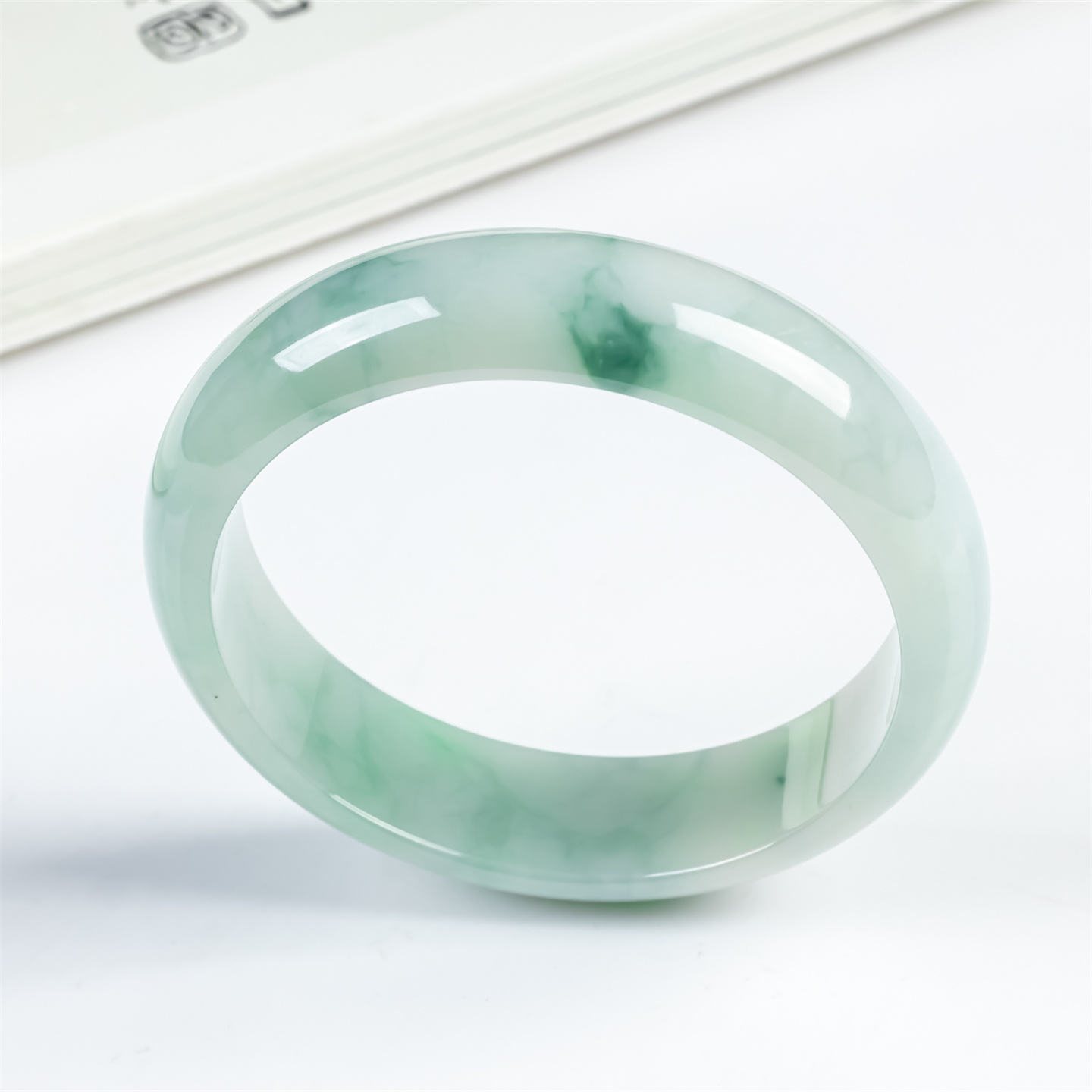 翠贵人冰糯种老坑飘花女款圆镯