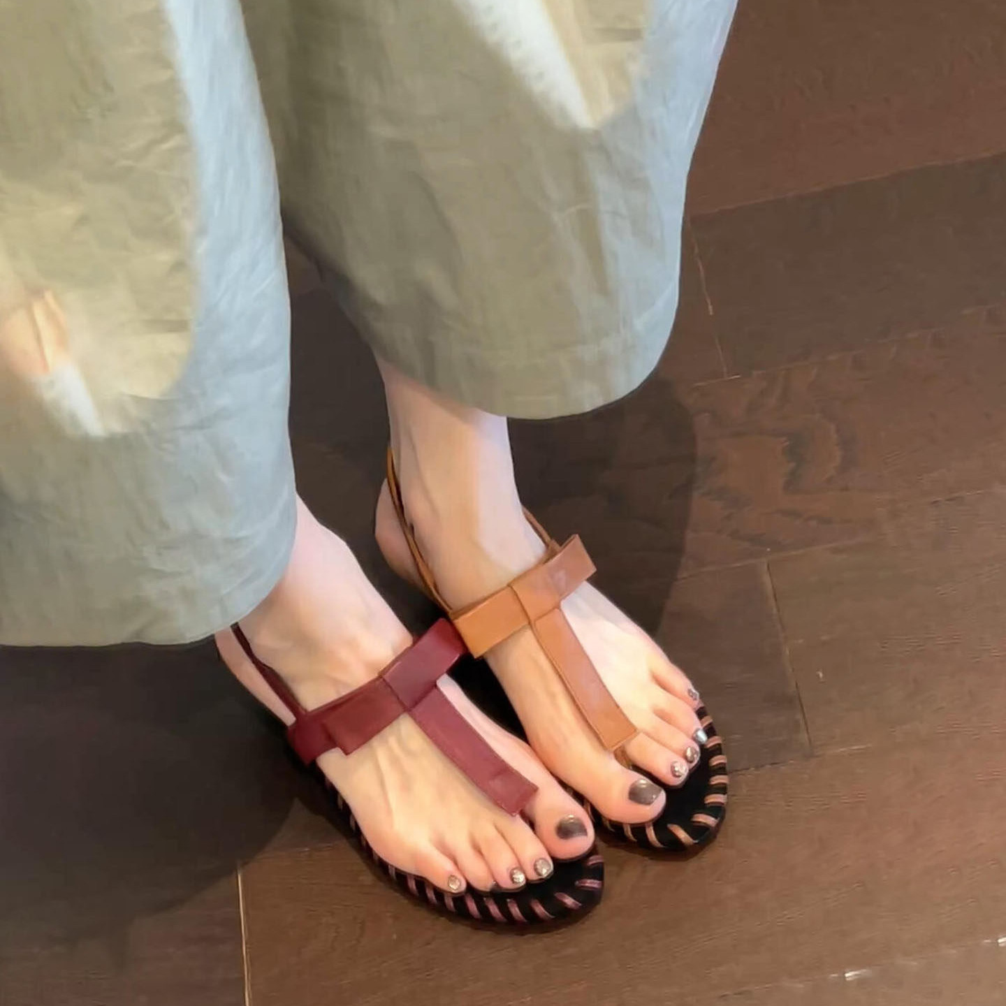 「卡鹿莉 KLULI」法式松弛感夹趾凉鞋女编织T字带拼色罗马风凉鞋