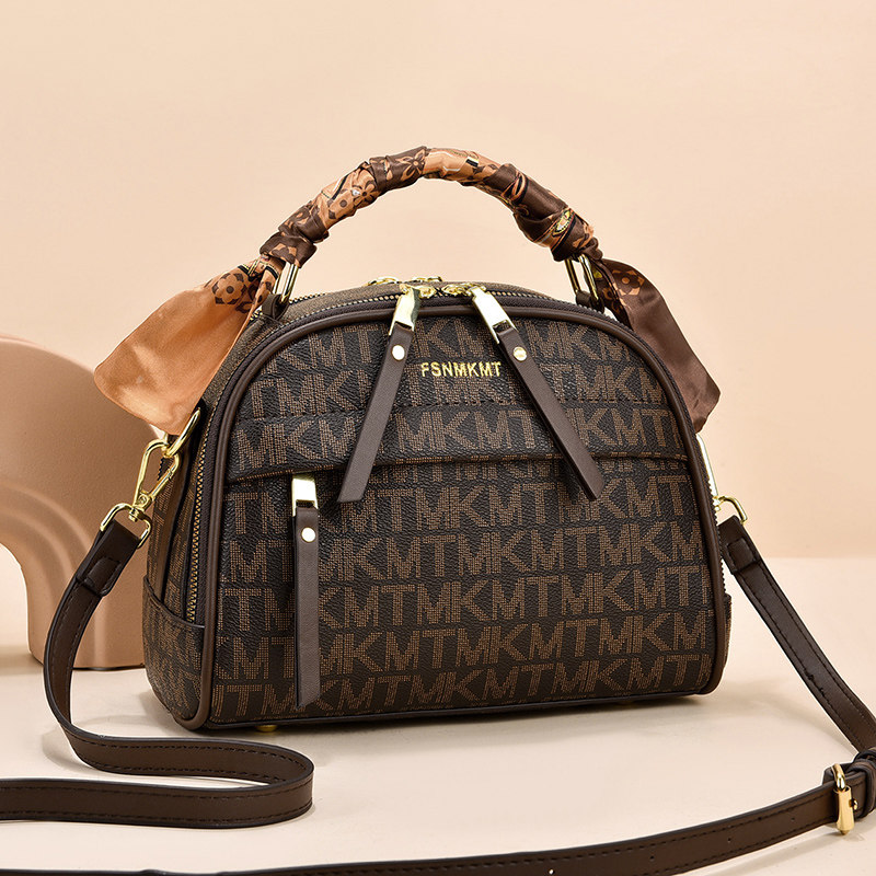 包包女士2023新款秋冬款高级感斜挎包大容量中年妈妈包手提女包