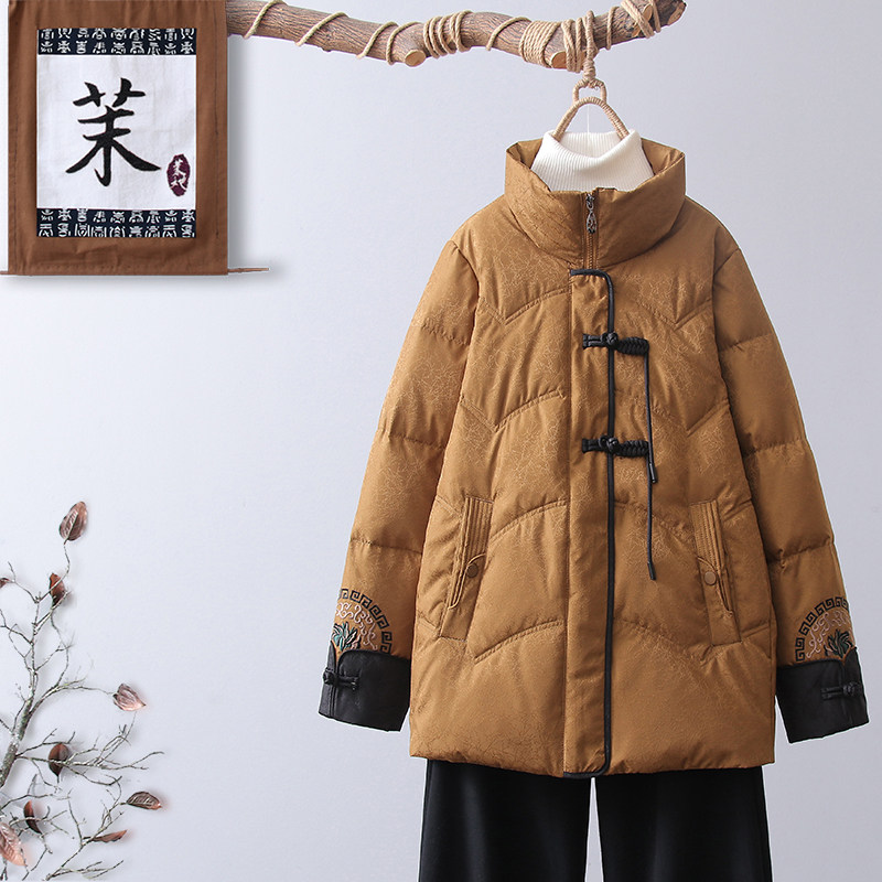 中年妈妈冬装国风盘扣羽绒服短款复古洋气中老年女轻薄白鸭绒外套