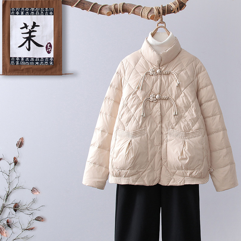 妈妈国风盘扣轻薄羽绒服短款冬季新款时尚中老年女白鸭绒保暖外套