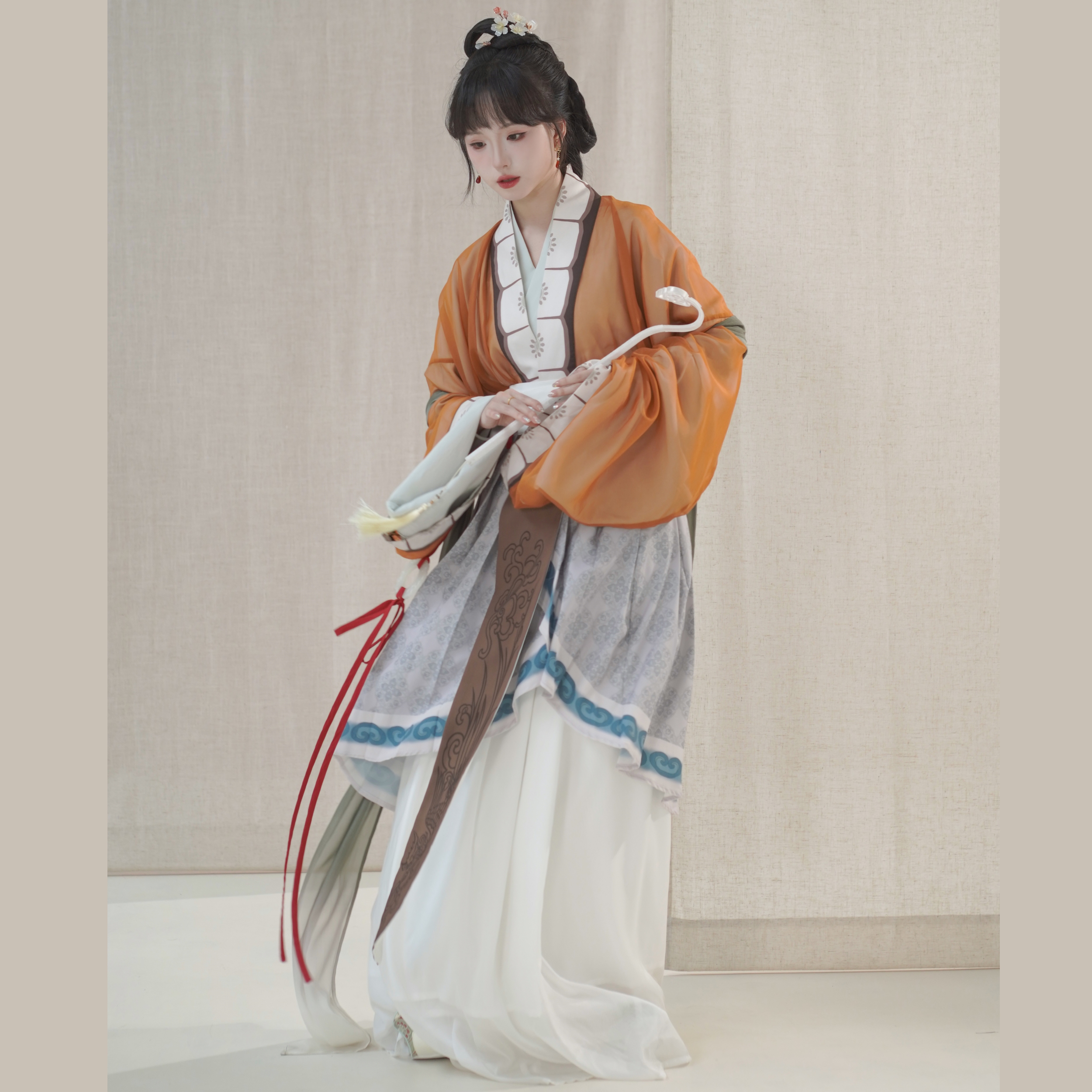 复原二改对镜簪花图神仙服仕女图