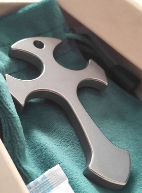 柚尼Unity骑士风TC21钛合金防身指虎饿鱼金战术十字架吊坠手刺edc