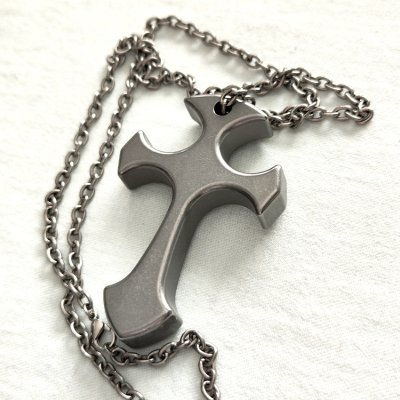饿鱼金钛合金纯钛链防身十字架