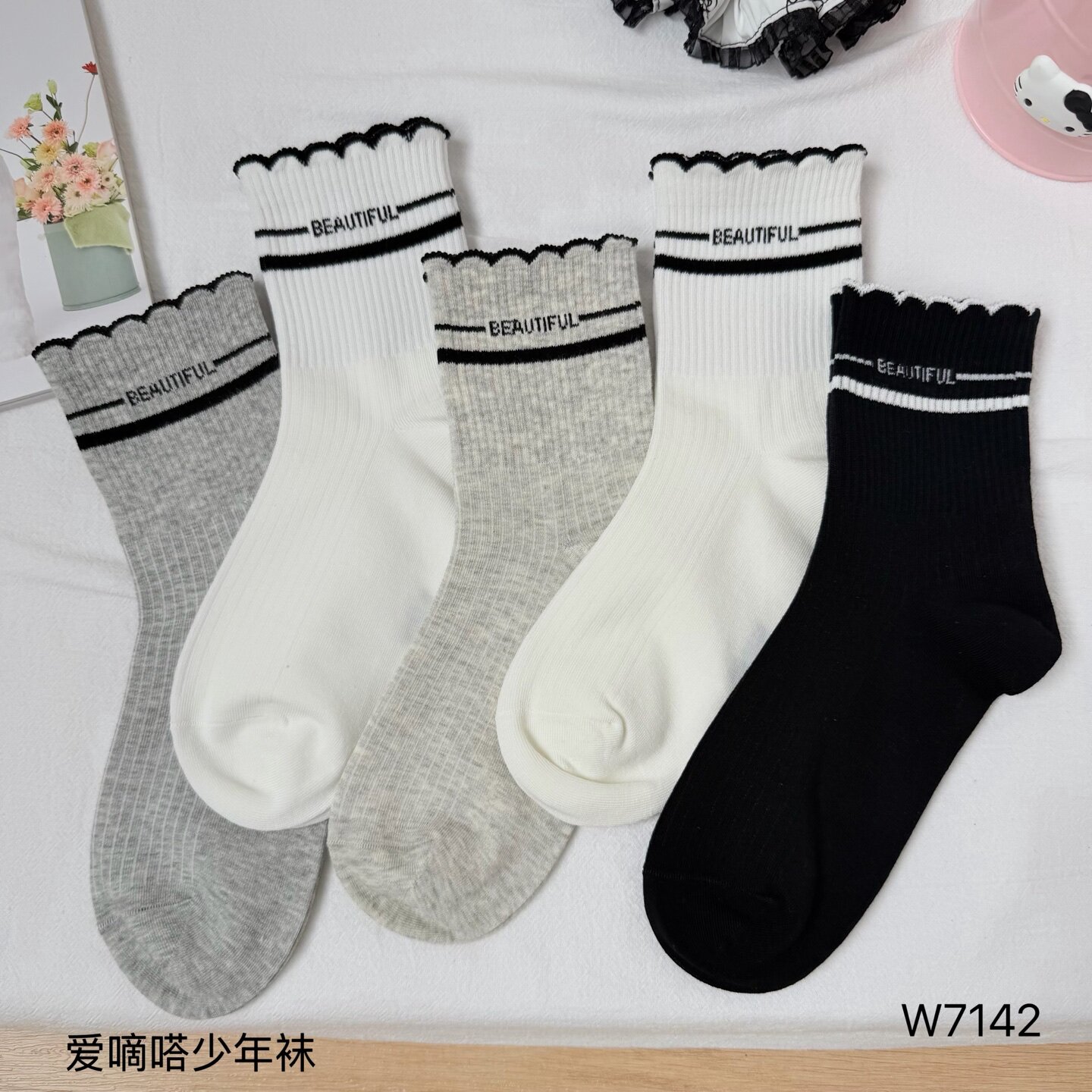 爱嘀嗒青少年袜子女大童秋冬季韩版黑白灰花边字母学生运动中筒袜
