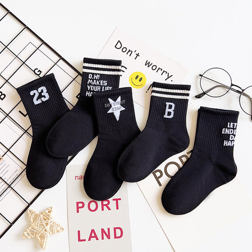 韩版中筒秋冬季黑色字母潮童袜