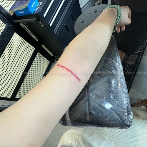 红色英文彩色纹身贴持久防水高级