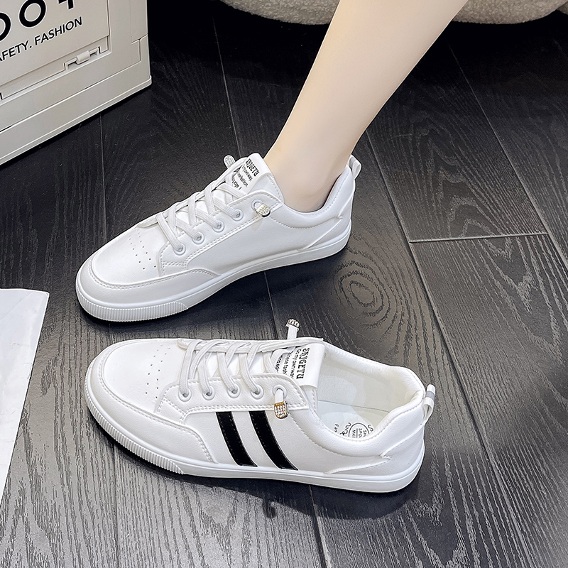 内莎儿小白鞋港风平底板鞋