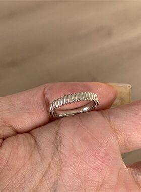 竖纹简单干净戒指女小众设计高级感冷淡风金属食指戒百搭指环
