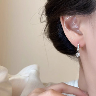 时尚可及的豪华锆石吊坠耳环简单而多才多艺的小众设计耳扣酷风格