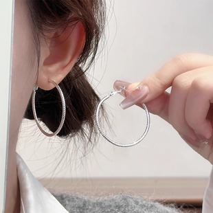 银色圈圈耳环2025新款夸张设计感耳圈小众耳钉夸张个性百搭耳饰品