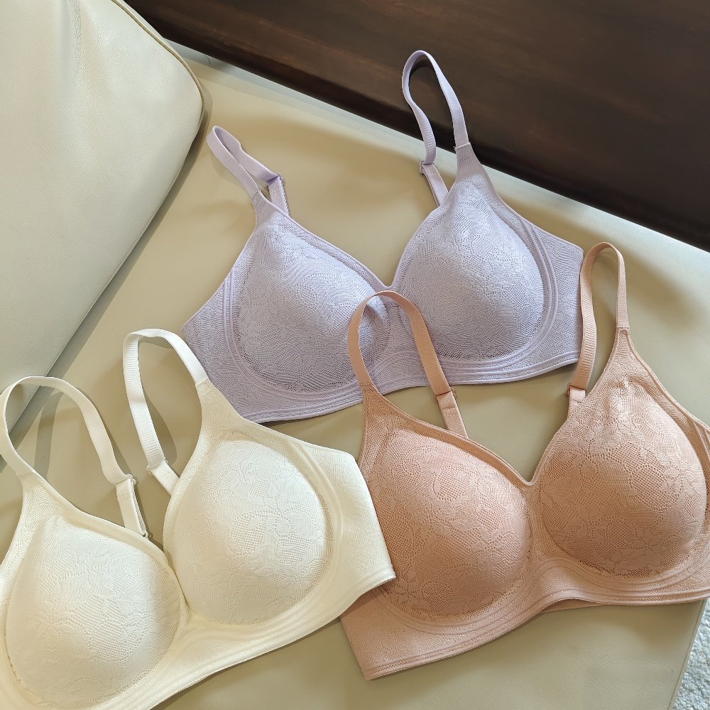 小胸聚拢蕾丝性感文胸无钢圈防下垂无痕女士内衣