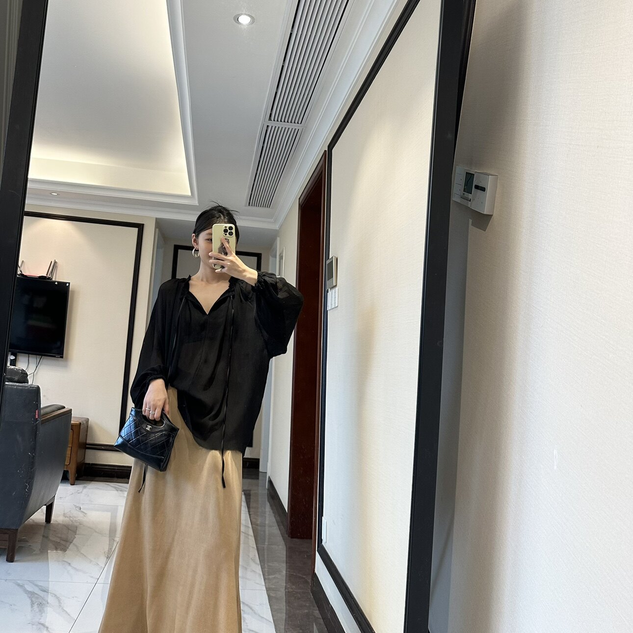 华裔设计师唯美随意蚕丝毛边设计灯笼袖宽松套头上衣  私服系列