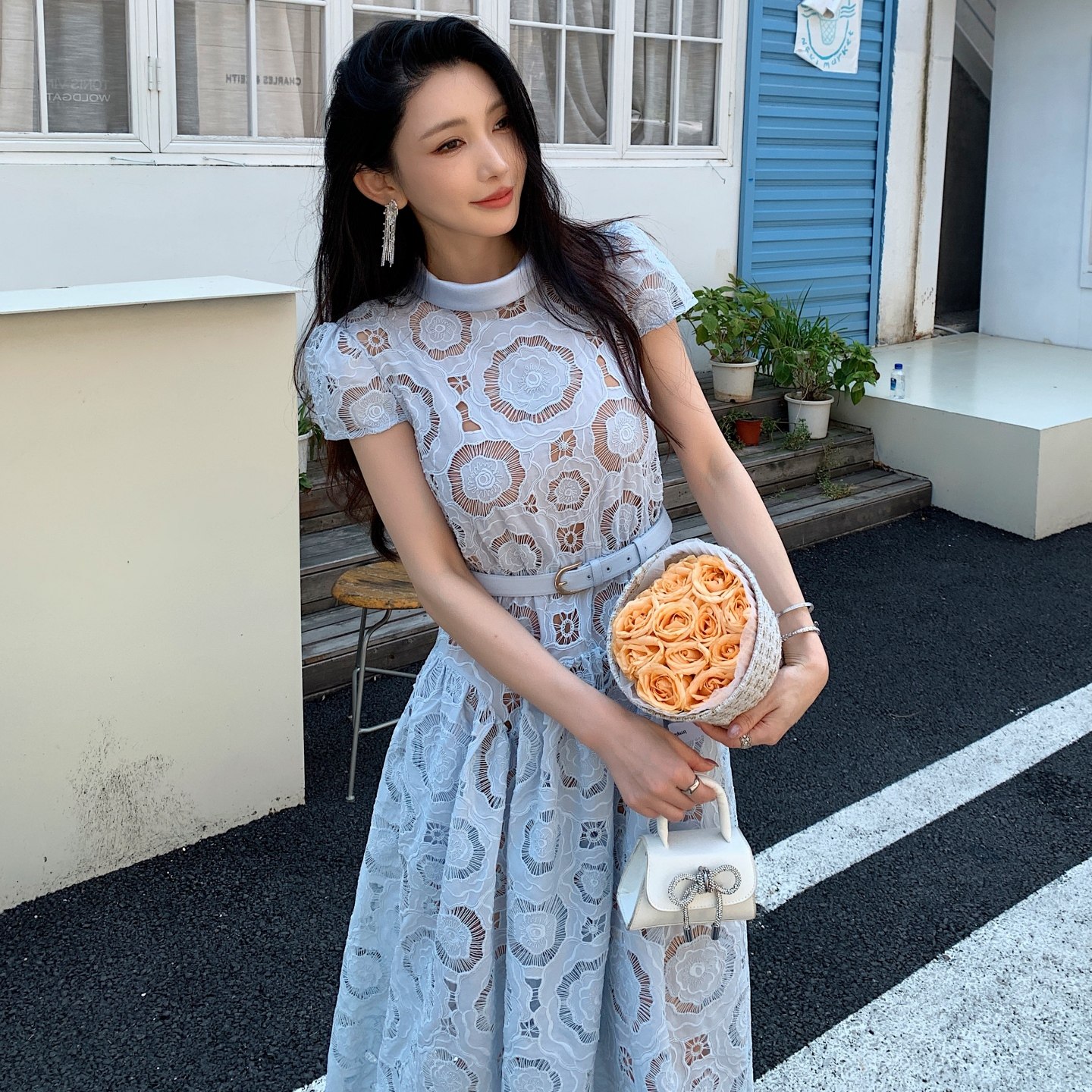 蓝色镂空刺绣优雅法式复古度假风连衣裙漂亮收腰长裙春夏新款女装