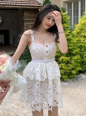 2025秋季流行单品激光刺绣性感背带连衣裙白色蛋糕短裙子约会穿搭