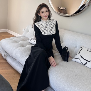 秋冬新款女装法式赫本风黑色长袖连衣裙蕾丝拼接收腰显瘦立领长裙