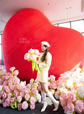 情人节日红毛绒爱心气模订婚礼装饰布置背景道具店铺橱窗商场活动