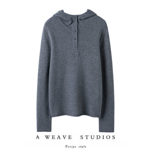 版 纯羊绒松弛随性多纽扣半开襟连帽亨利领针织上衣 型质感chao好