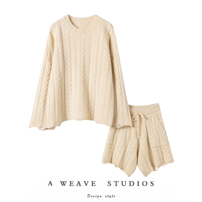 纹理针织长袖毛衣短裤两件套装