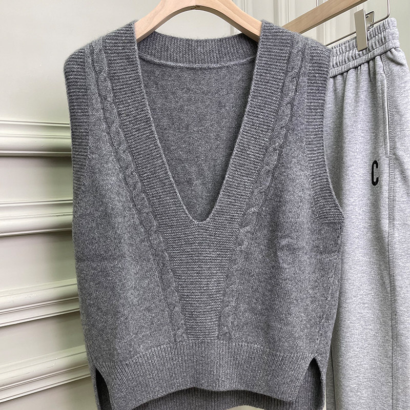 萨琪尼欧洲站秋冬新欧货软糯山羊绒马夹百搭纯色麻花V领羊绒背心,女装/女士精品,羊绒衫,淘宝优惠券,粉丝福利购,淘宝优惠卷