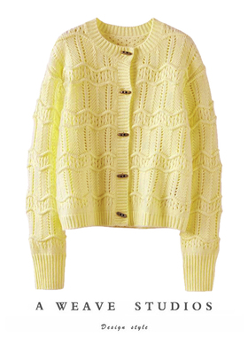 气质拿捏！鹅黄色圆领牛角扣羊绒衫秋冬新款针织开衫长袖保暖毛衣