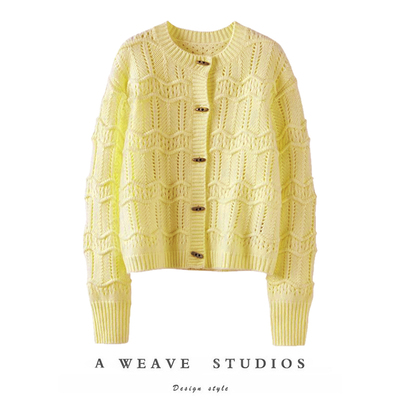 气质拿捏！鹅黄色圆领牛角扣羊绒衫秋冬新款针织开衫长袖保暖毛衣