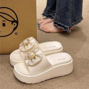 凉拖鞋 女夏季 外穿时尚 珍珠蝴蝶结坡跟厚底增高防滑踩屎感沙滩拖鞋