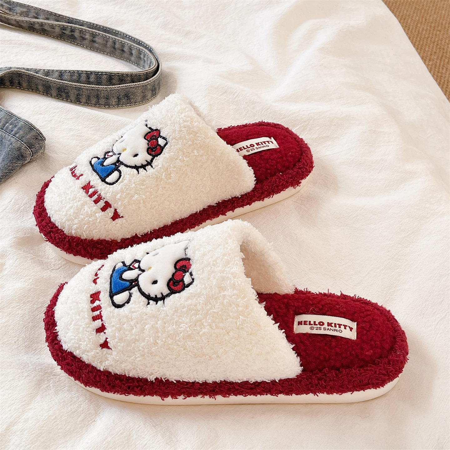 俏绘可爱猫咪刺绣软底毛毛拖鞋