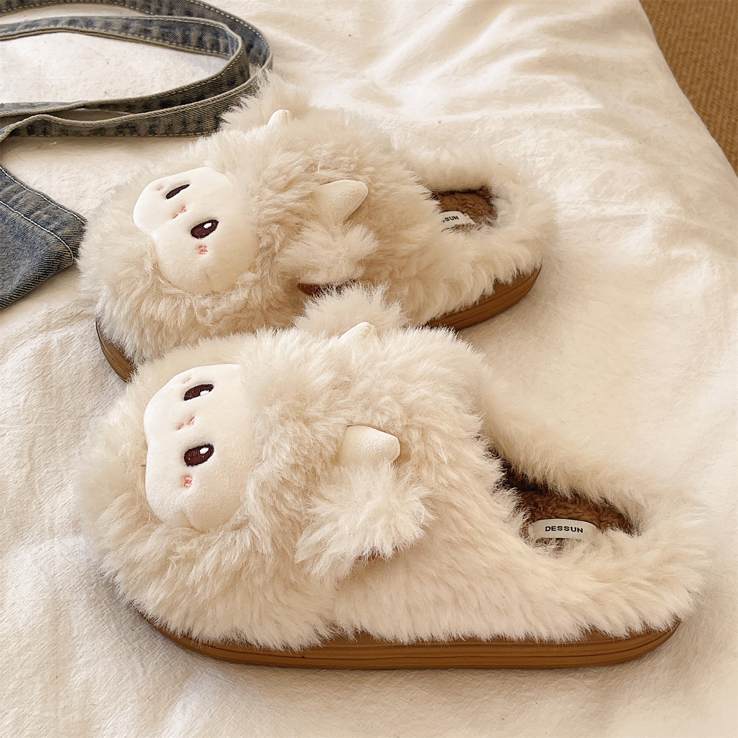 俏绘可爱小羊厚底保暖毛毛拖鞋