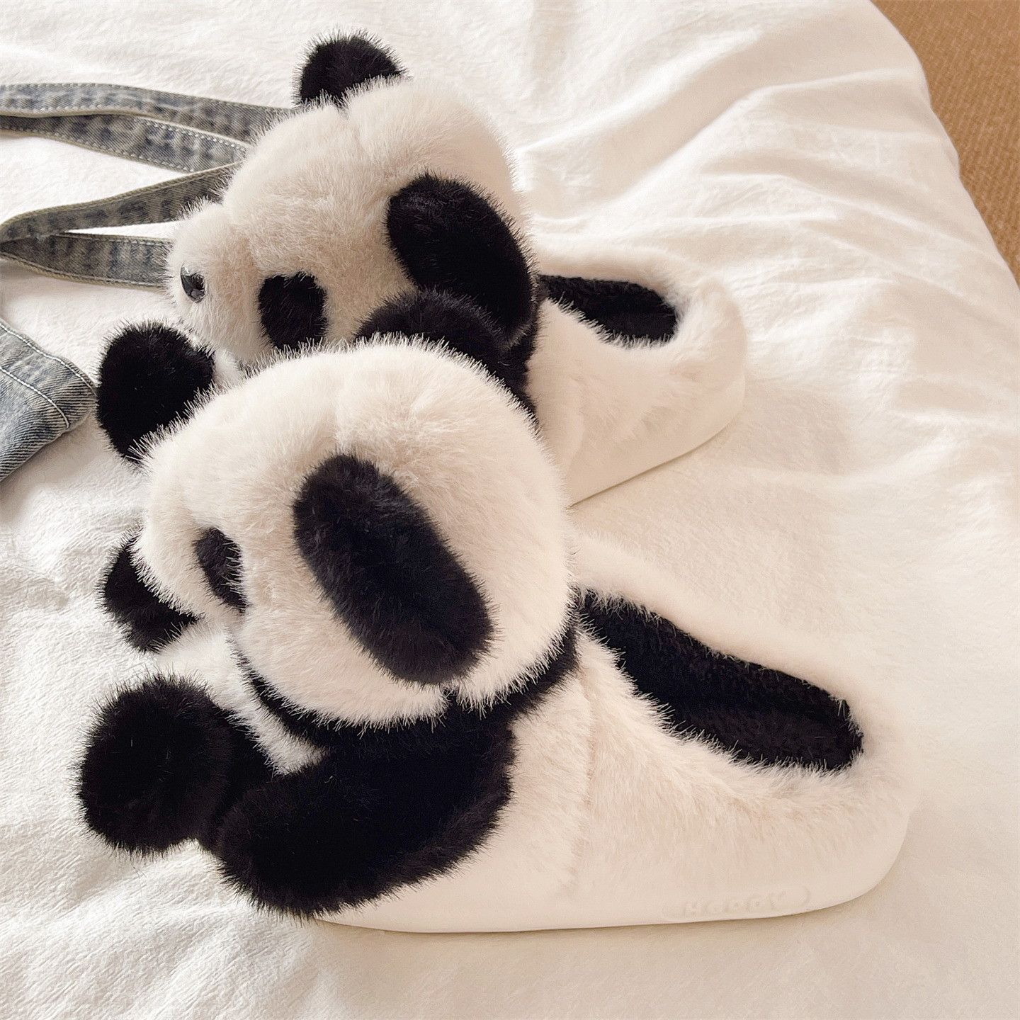 俏绘可爱熊猫厚底保暖毛毛拖鞋