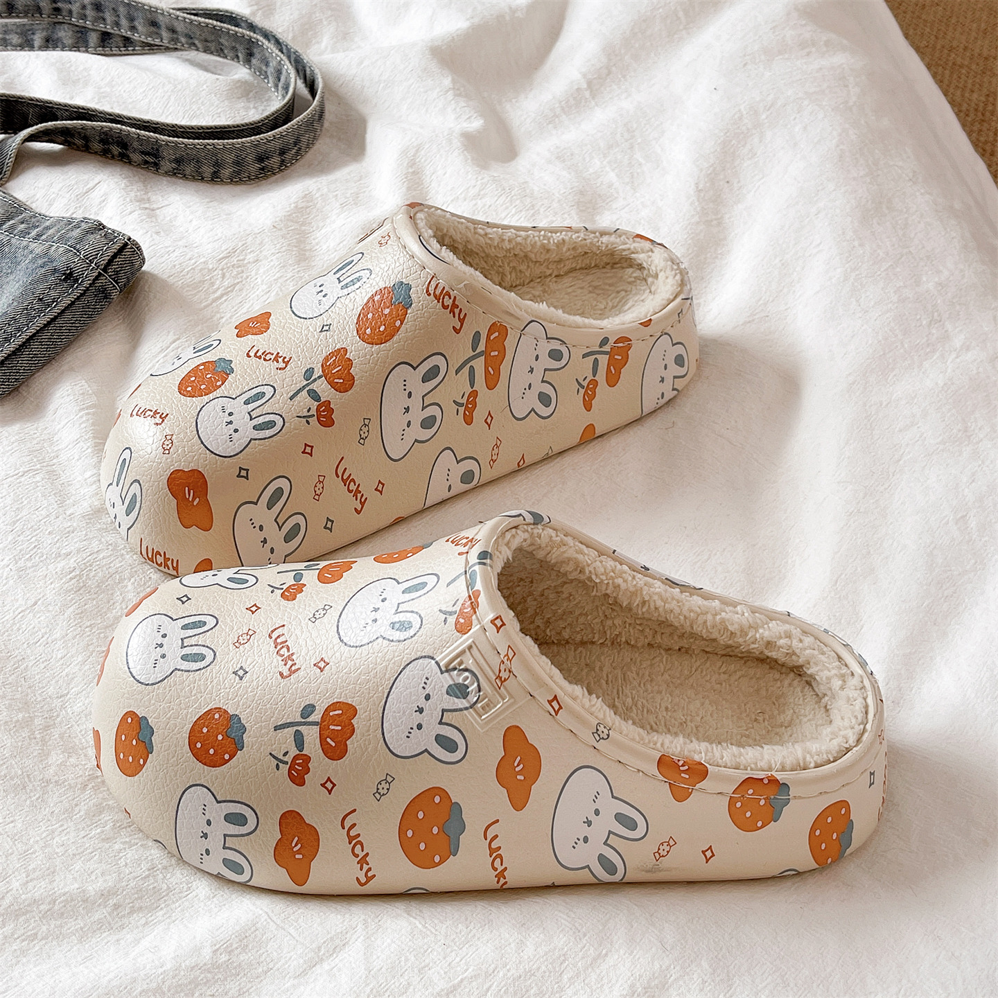 俏绘可爱兔子印花防水保暖棉拖鞋